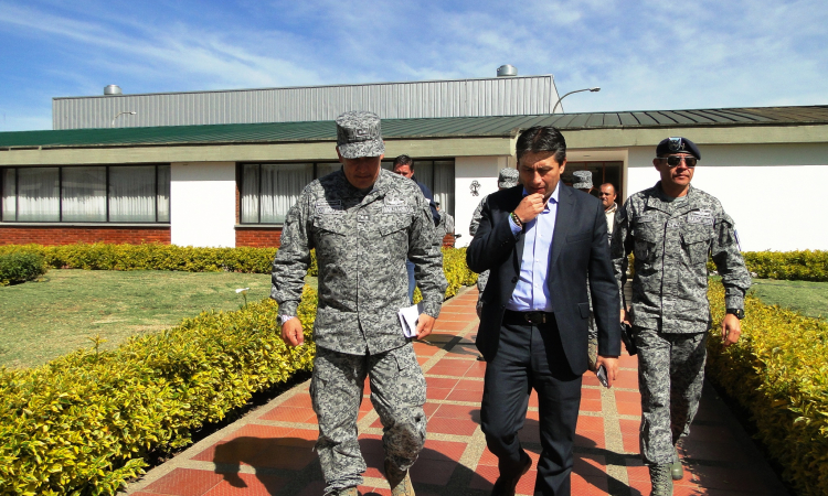 Comandante Base Aérea de Madrid se reúne con alcalde de Mosquera (Cundinamarca) para fortalecer seguridad en la región.