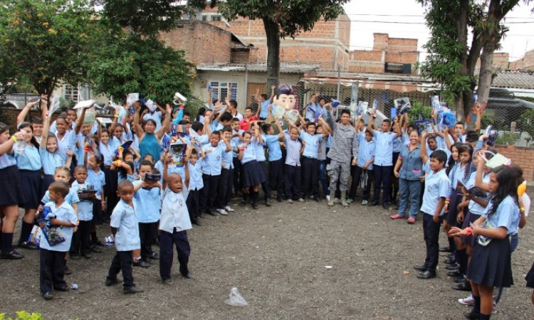 EMAVI comprometida con la educación de sus vecinos