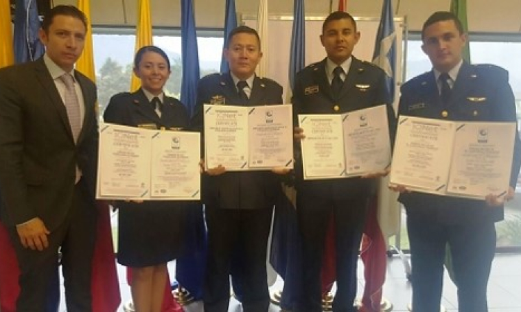 Gimnasio Militar Fuerza Aérea del Comando Aéreo de Combate No.1 recibe certificación en calidad