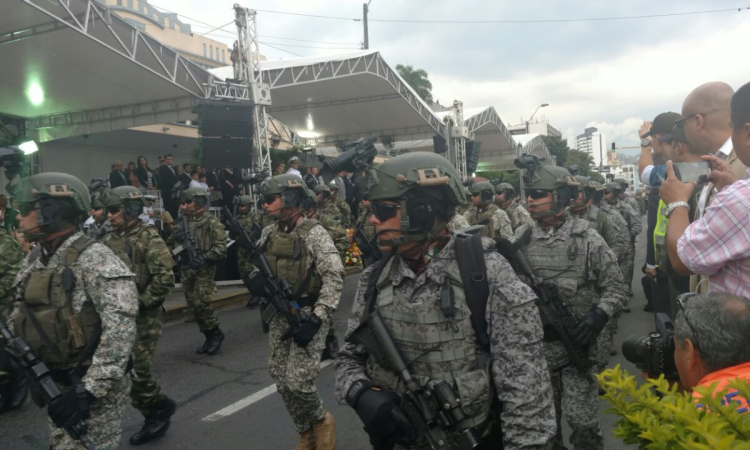 Fuerza Aérea Colombiana engalana los cielos en los 50 años de Risaralda