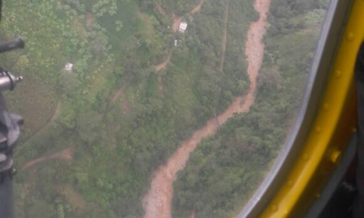 Fuerza Aérea sobrevuela zonas afectadas por desbordamiento del Río Frío