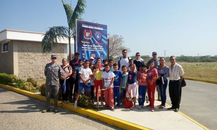 Comando Aéreo de Combate No. 3 realiza trabajo social con pequeños deportistas 