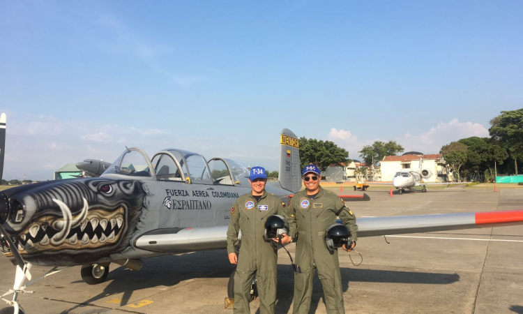 Comandante Fuerza Aérea volvió a volar T-34 Mentor