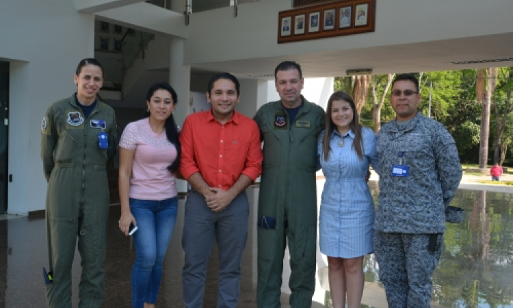 Fuerza Aérea y Alcaldía de Flandes trabajan de la mano por el progreso de la región