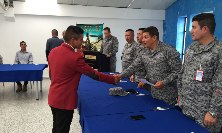 Soldados de Aviación culminan su servicio militar en el CAMAN 