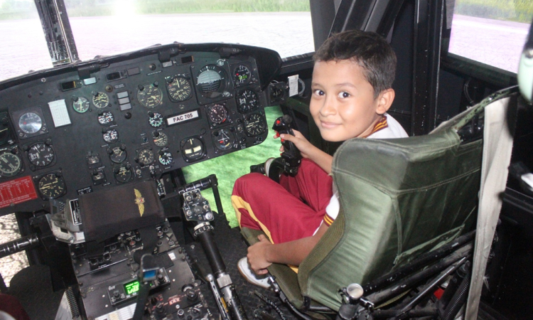 Los mejores estudiantes de Icononzo fueron ‘Pilotos por un día’ de la Fuerza Aérea Colombiana