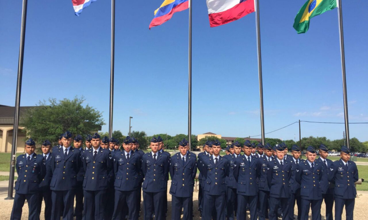 Alumnos de la Escuela de Suboficiales de la Fuerza Aérea ocupan primeros puestos en la IAAFA