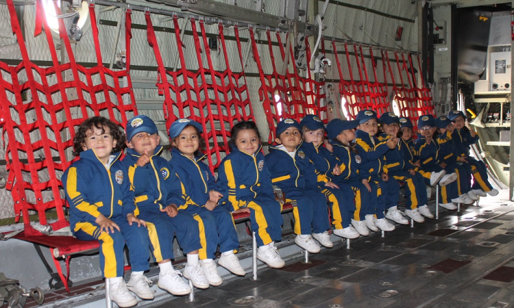 Jardín Infantil “Pequeños Aviadores” realizó visita al Comando Aéreo de Mantenimiento