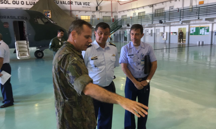 Continúa visita del General Bueno a Brasil