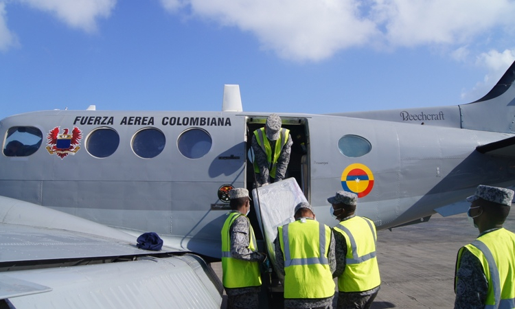 Fuerza Aérea Colombiana transporta residuos de riegos biológicos