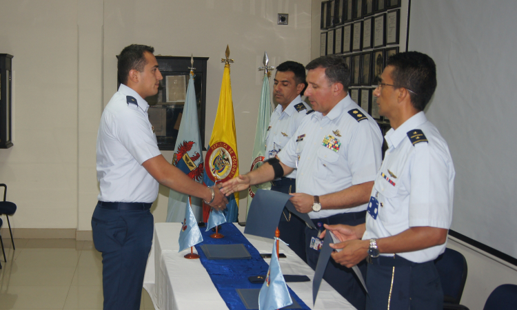 Ceremonia de graduación del curso de Defensa Aérea