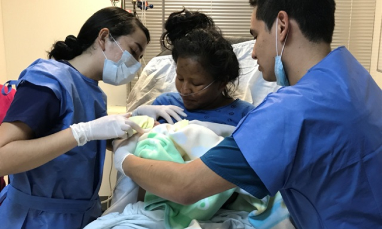 Médicos de la Fuerza Aérea atienden parto de joven indígena en el Caquetá