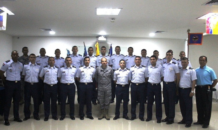 Culminó curso internacional de técnico en mantenimiento y tripulante de vuelo de los helicópteros UH-1H  y HUEY II 