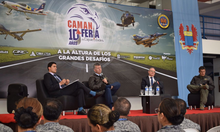 Foro sobre el desarrollo de la industria aeronáutica colombiana en el CAMAN