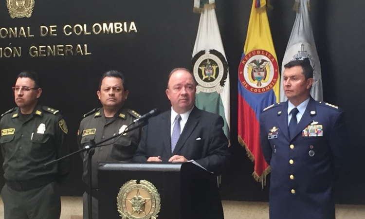 General Carlos Eduardo Bueno asiste a rueda de prensa 