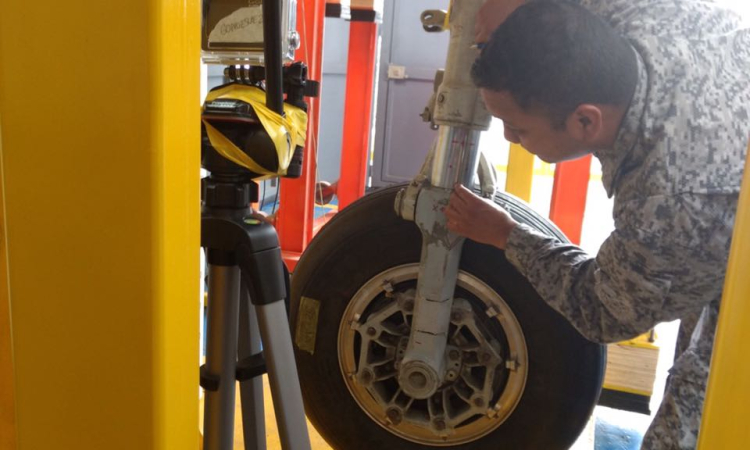 Laboratorio de ensayos de CAMAN adelanta pruebas de partes para aviones de combate