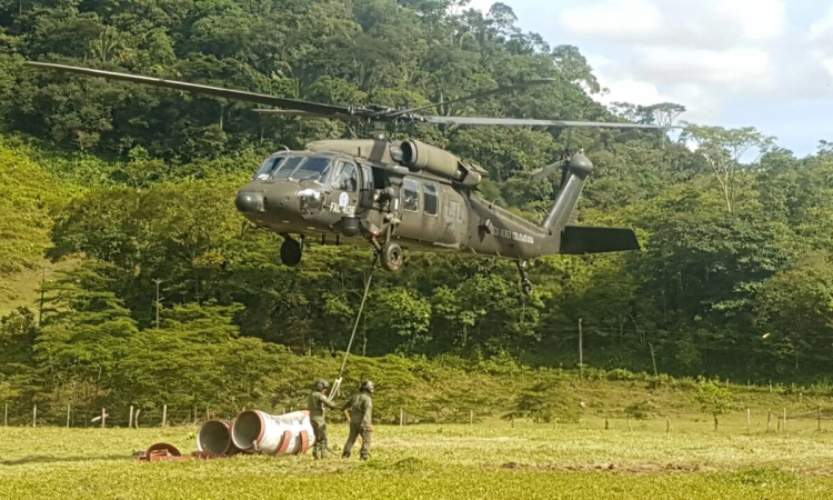 Fuerza Aérea apoya reestablecimiento de servicio de agua en Villavicencio    E