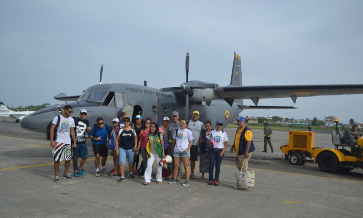 La Fuerza Aérea Colombiana se une a sea of colors