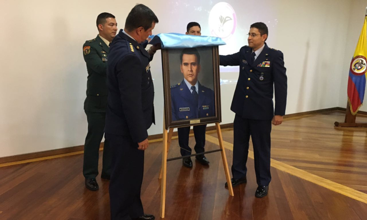 Comandante de la Fuerza Aérea Colombiana presente en la conmemoración del Quincuagésimo Séptimo Aniversario de la Escuela de Postgrados