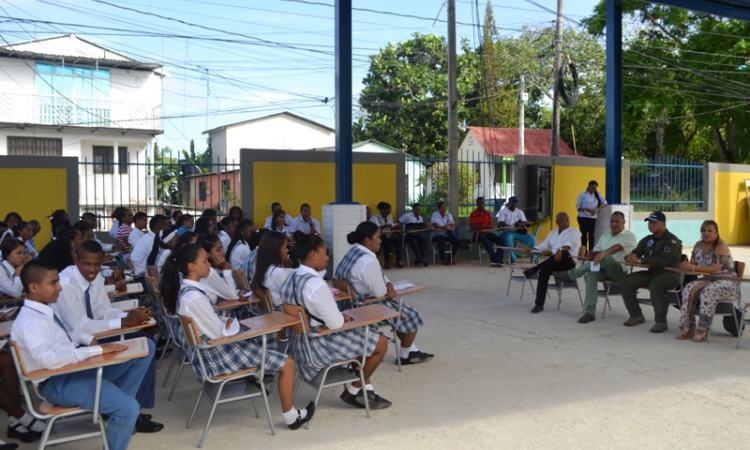 Fuerza Aérea Colombiana visitó la Institución Educativa Flowers Hill Bilingual School