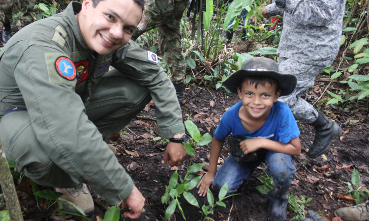 La Fuerza Aérea Colombiana promovió jornada de reforestación en Villarrica, Tolima