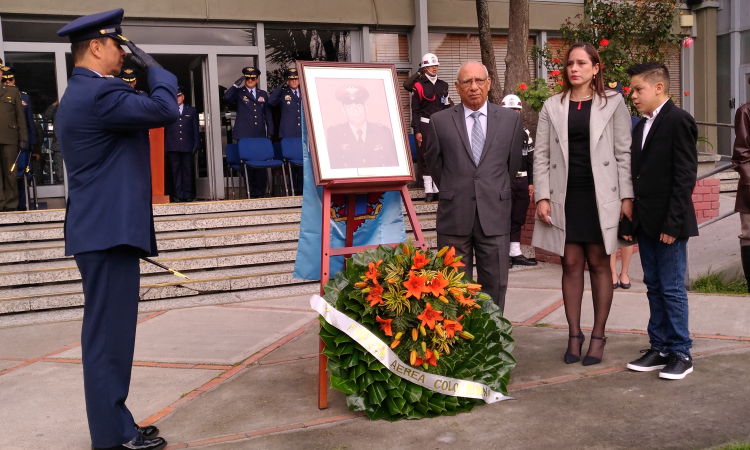 Homenaje a un caballero del aire 