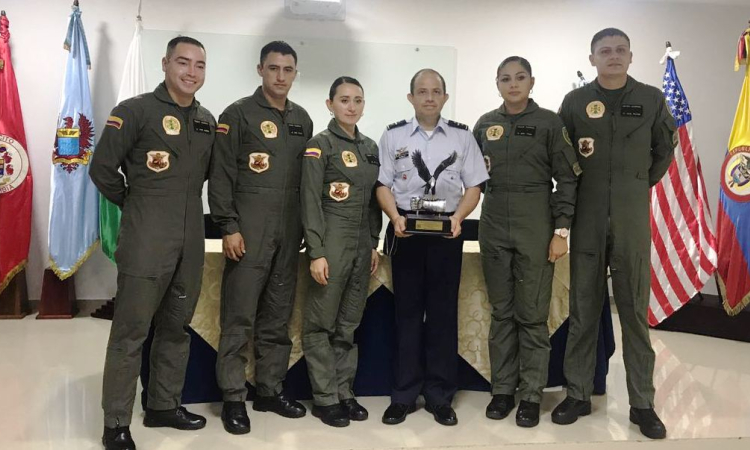 Fuerza Aérea Colombiana capacitó a oficiales de la Policía Nacional en vuelo básico por instrumentos