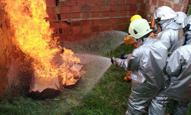 Culminó con éxito curso básico de bomberos para soldados del CATAM