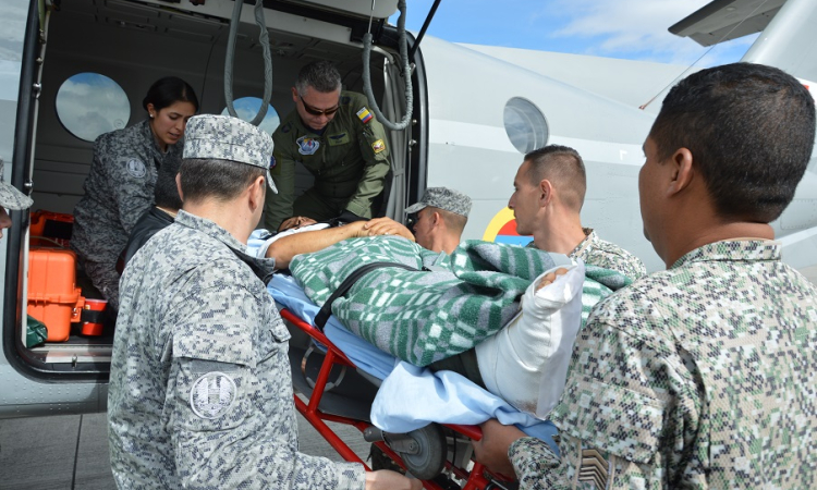 Avión ambulancia de CATAM realiza traslado aeromédico de tres personas desde Puerto Leguízamo hasta Bogotá