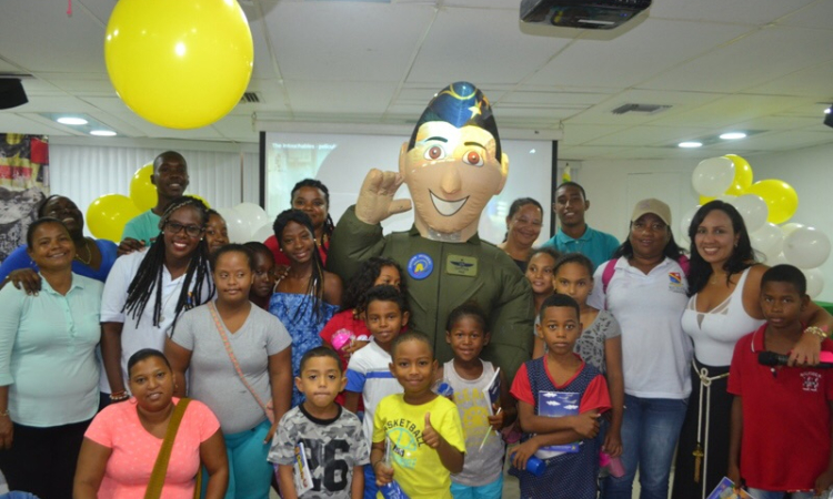 Fuerza Aérea Colombiana apoya el programa “Prevenir es mi Cuento” en San Andrés