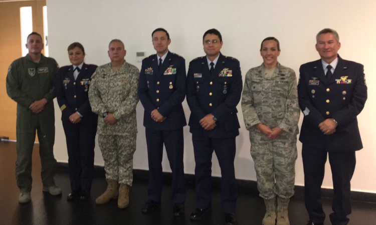 Seminario de Liderazgo de la USAF, en la Escuela de Suboficiales 