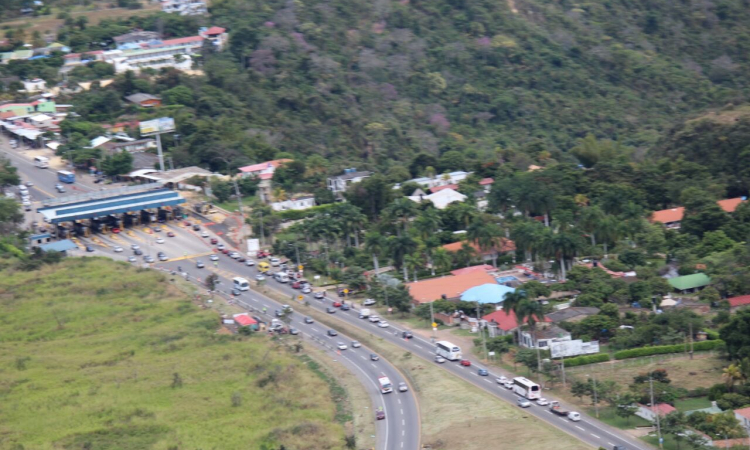 Fuerza Aérea garantiza la seguridad de las principales vías durante puente festivo 