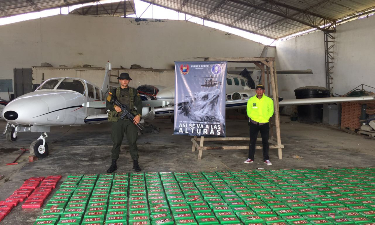 En operación coordinada se logra la incautación de más de 800 kilos de cocaína