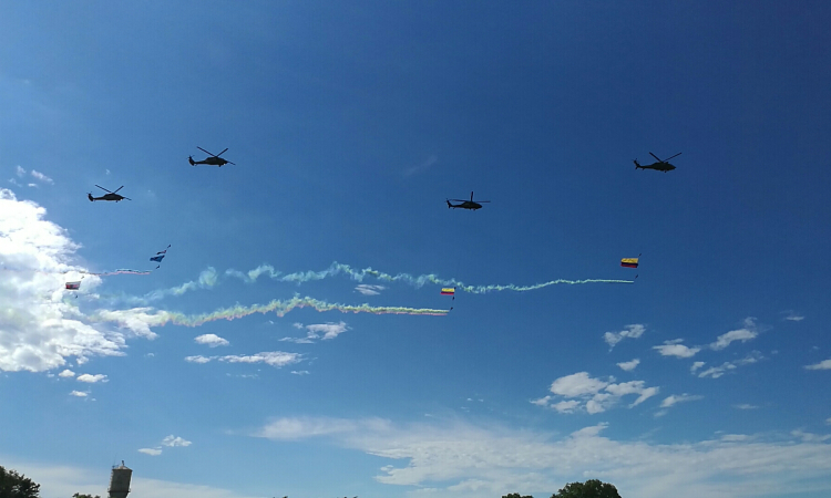 Aeronaves de la Fuerza Aérea Colombiana realizan ensayos en el Cacom-1 