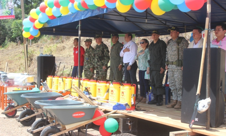 Fuerza Aérea Colombiana participó en la celebración del Día del Campesino en el Guainía  