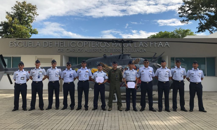 Suboficiales de la Fuerza Aérea de Honduras se certificaron en el primer curso de eléctricos y aviónica para helicópteros UH-1H