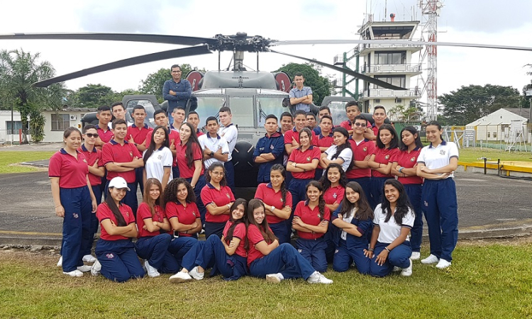 Estudiantes del Liceo General Serviez conocieron la misión de la Fuerza Aérea en el Meta 