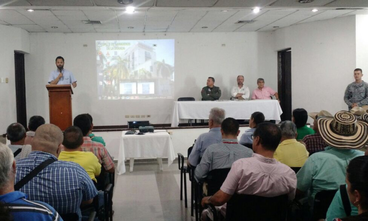 Comando Aéreo de Combate No. 1 continúa apoyando medidas para la erradicación de la fiebre aftosa