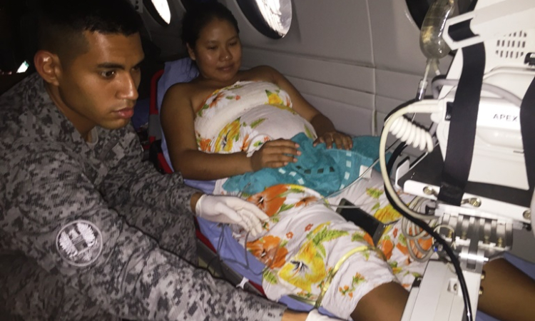 Fuerza Aérea Colombiana realiza el traslado aeromédico a madre gestante en delicado estado de salud