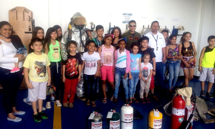 Niños del barrio la Ciudadela del Carmen conocieron la misión que cumple la Fuerza Aérea en el Casanare 