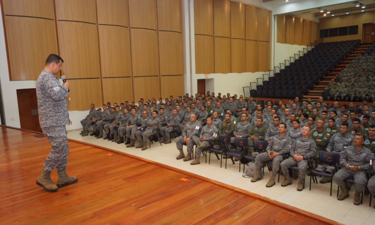 Cátedra Colombia para cadetes de la Emavi y "Noche del Guerrero Arpía"