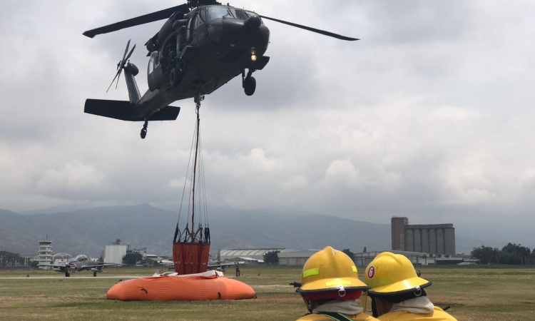 Fuerza Aérea prepara planes de contingencia por posibles incendios forestales en el Valle del Cauca