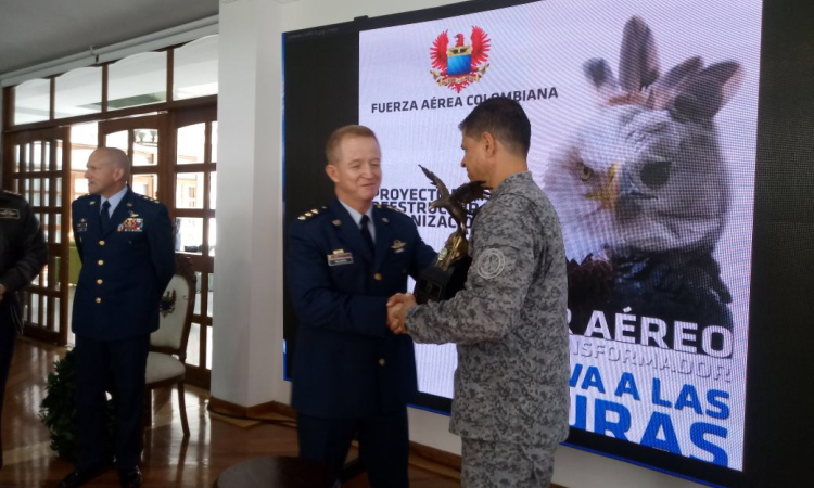 CACOM 2 galardonada con el Premio de Seguridad Aérea