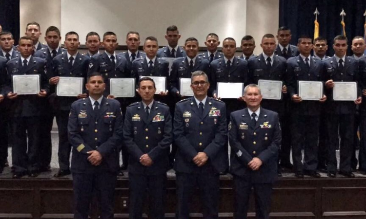 Escuela de Suboficiales de la Fuerza Aérea Colombiana obtiene el "Premio a la Excelencia Académica y Deportiva" en el exterior