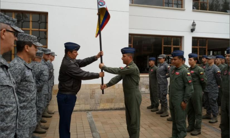 Comandante FAC recibe a tripulación que participó en Mobility Guardian 