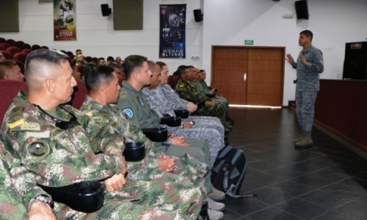 Sargentos Mayores de las Fuerzas Militares conocieron el CACOM 2