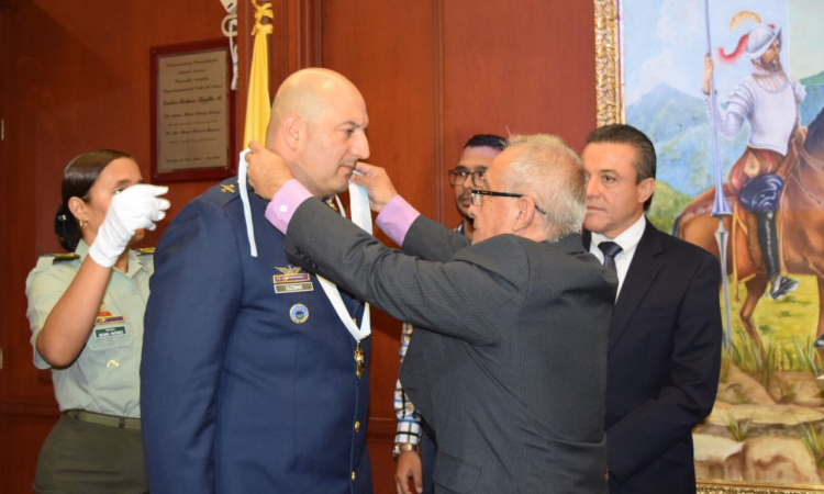 Asamblea Departamental del Valle reconoce labor de la Fuerza Aérea Colombiana en Cali 