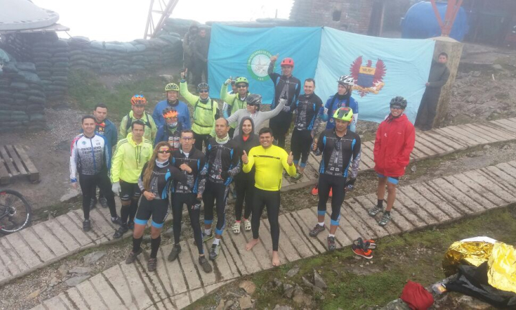 CACOM 2 pedaleó a 3.600 metros de altura en aniversario de la Fuerza Aérea