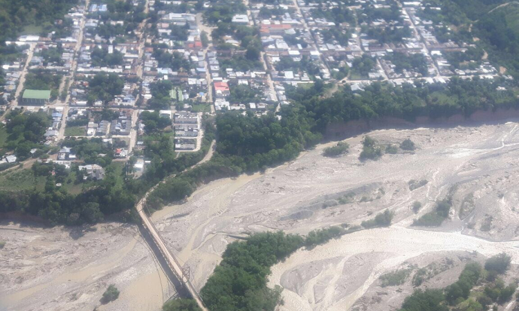 Fuerza Aérea Colombiana sobrevoló municipios en alerta amarilla en el Huila 