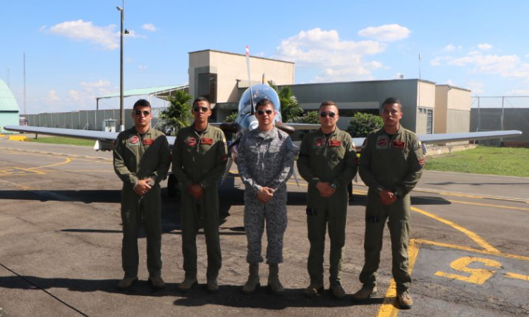 CACOM 2 graduó nuevos pilotos militares de la Fuerza Aérea Colombiana